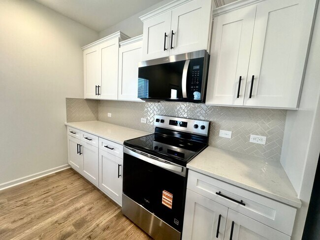 Foto del edificio - NEW 4 br 2.5 ba with loft and private study in the Kensington community READY MAY 2026