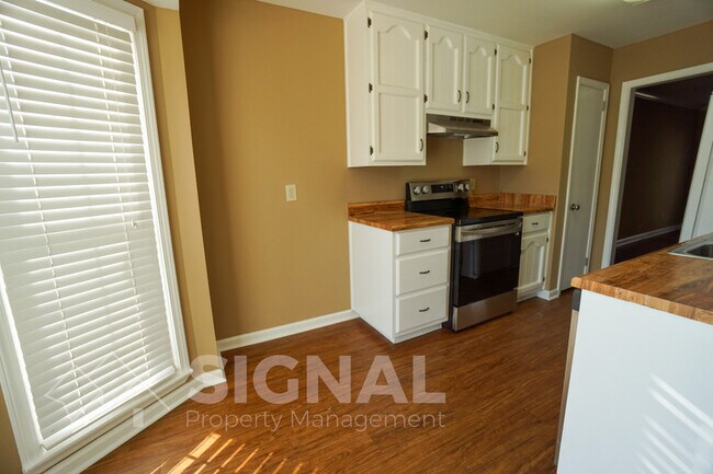 Building Photo - 413 Jamestown Manor Dr