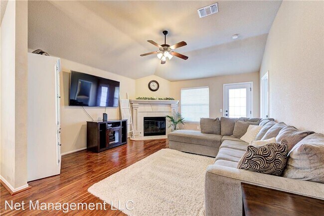 Building Photo - 225 Tecumseh Meadows Dr