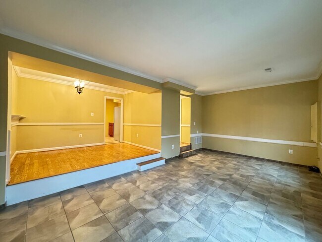 Foto del edificio - Spacious 3 Bed 2.5 Bath Townhome In Beautiful Sudley