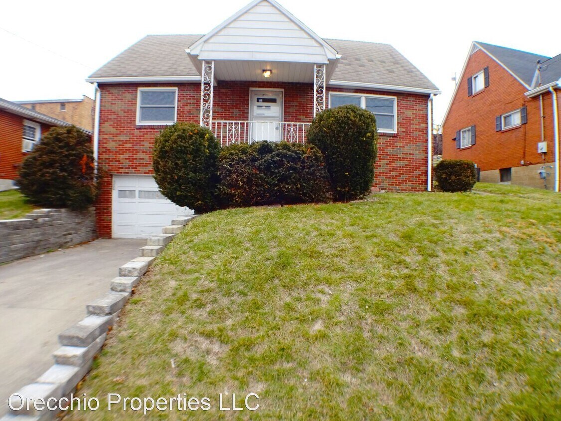 4 Br 1 Bath House 105 Wetzel House For Rent In Weirton Wv Apartments Com