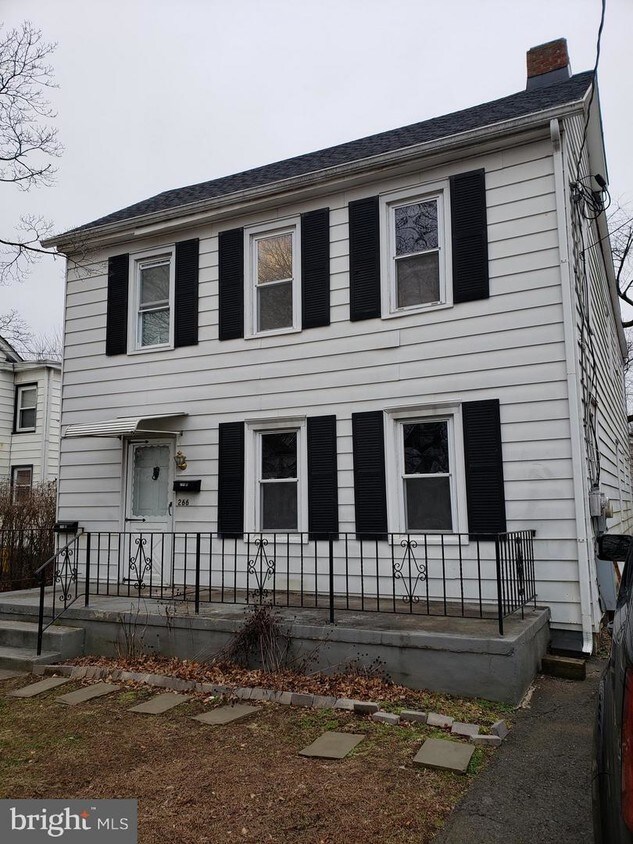 Primary Photo - 266 Main St