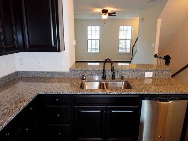 Foto del edificio - 7723 Duncannon Ln