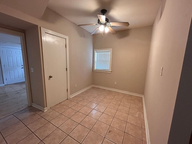 Foto del edificio - Adorable 3 Bedroom 1 Bathroom