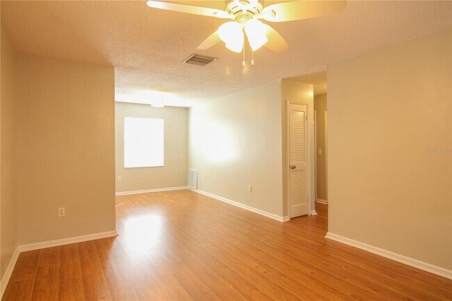 Foto del edificio - 1920 E Edgewood Dr