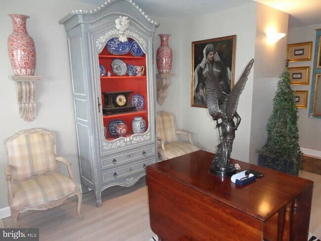 Building Photo - 5213 Le Parc Dr