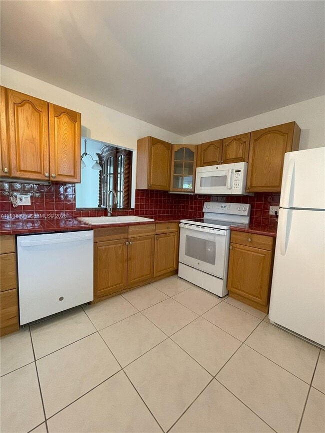 Foto del edificio - 3750 NE 169th St