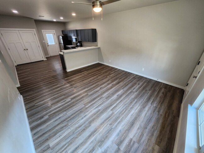 Foto del edificio - 417 E 13th St