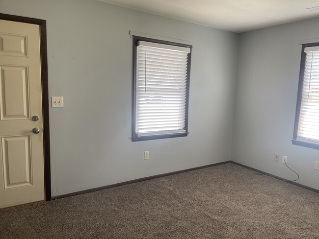 Building Photo - 2237 Carpenter Dr