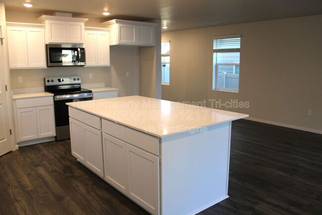 Foto del edificio - 611 S Zeelar St