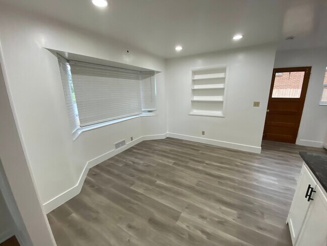 Foto del edificio - Spacious Unit in Sugarhouse!