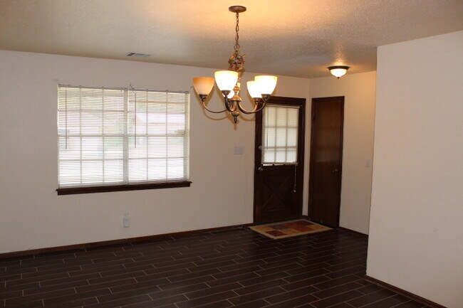 Foto del edificio - 700 Woodland Way