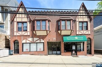 Building Photo - 38 River Edge Rd