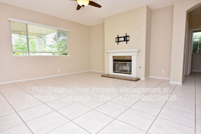 Foto del edificio - 41716 Monterey Pl