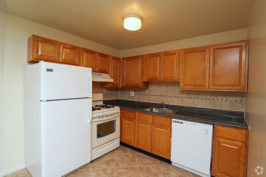 Colonial Point Apartments