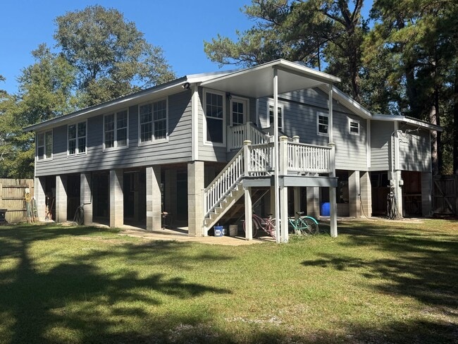 Building Photo - Cottage On The Water