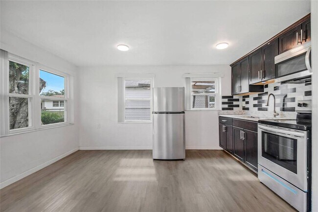 Foto del edificio - 723 24th St NW