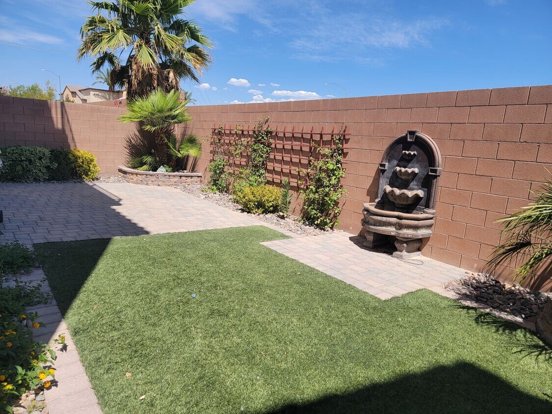 Primary Photo - 4 bedroom 3 story home with beautiful remo...