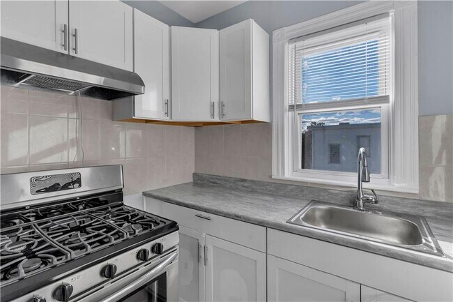 Foto del edificio - 78 Old Oak Ave