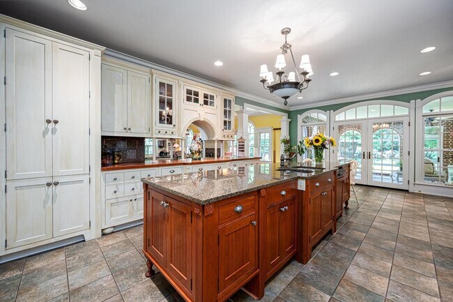 Foto del edificio - 3943 Criswell Dr