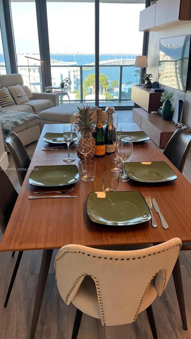 Foto del edificio - 501 NE 31st St