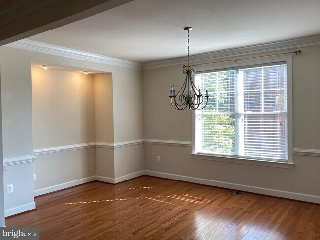 Foto del edificio - 1449 N Longfellow St