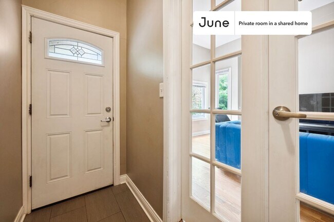 Foto del edificio - Private bedroom in 3 bed/1 bath Home