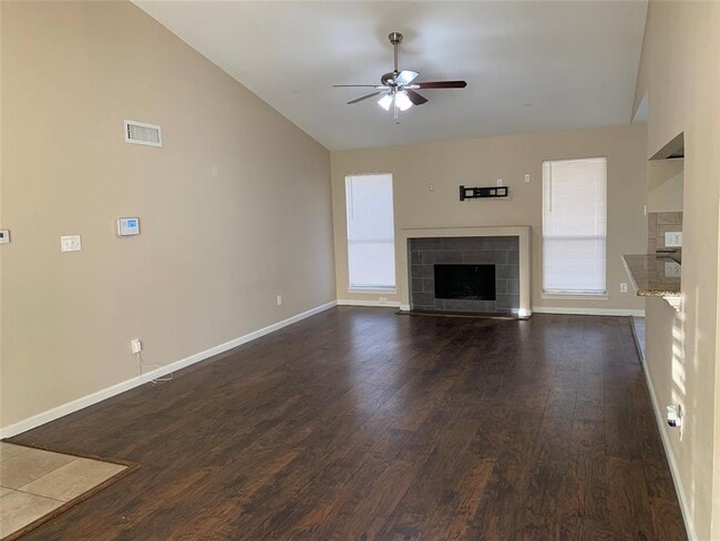 Building Photo - 2125 Highwood Dr