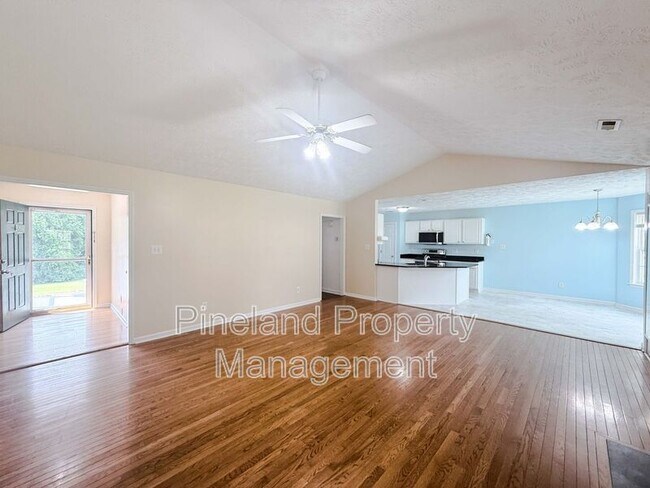 Foto del edificio - 219 Woodland Dr
