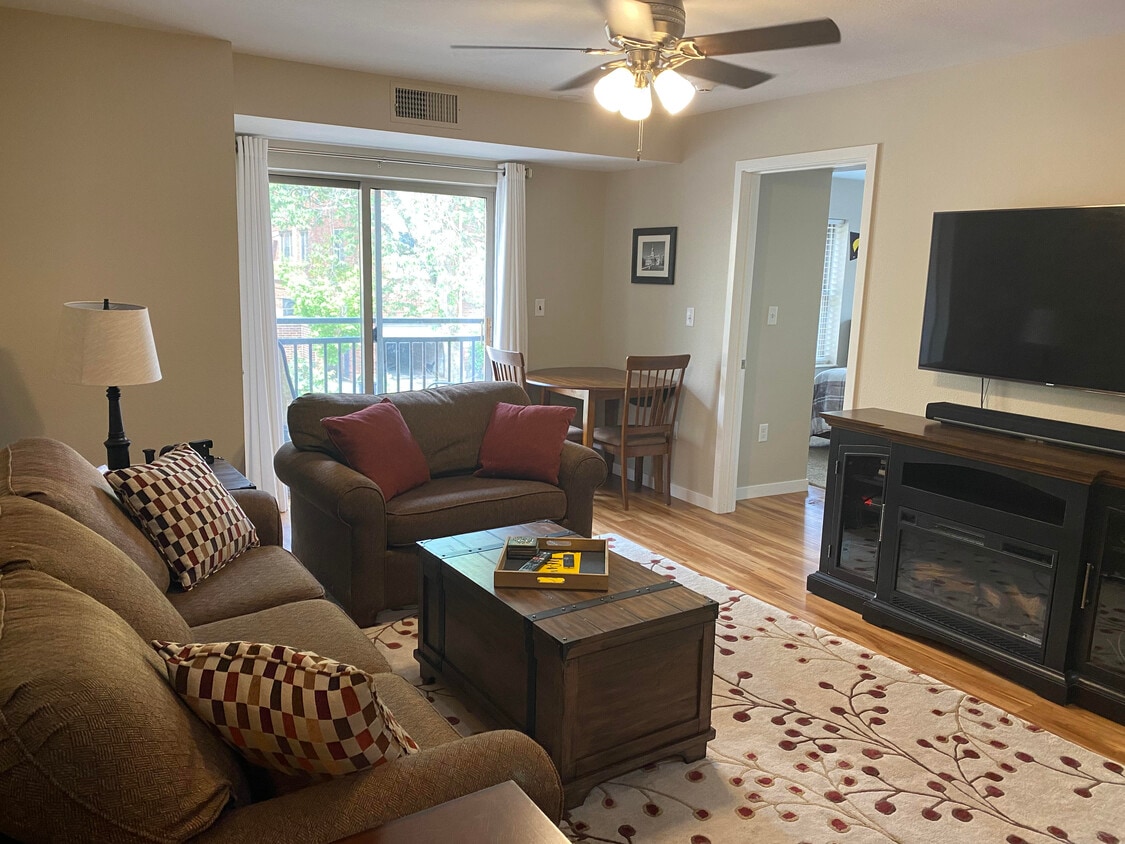 332 S Linn St Unit 208, Iowa City, IA 52240 Condo for Rent in Iowa