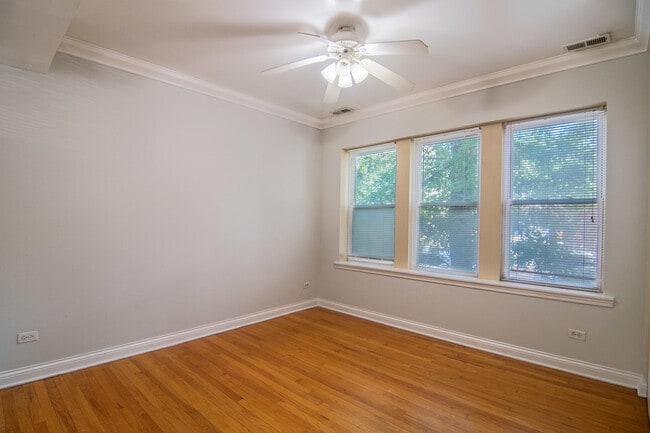 Building Photo - 2750 N Kostner Ave