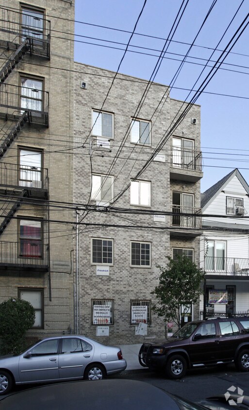 Primary Photo - 4229 Carpenter Ave