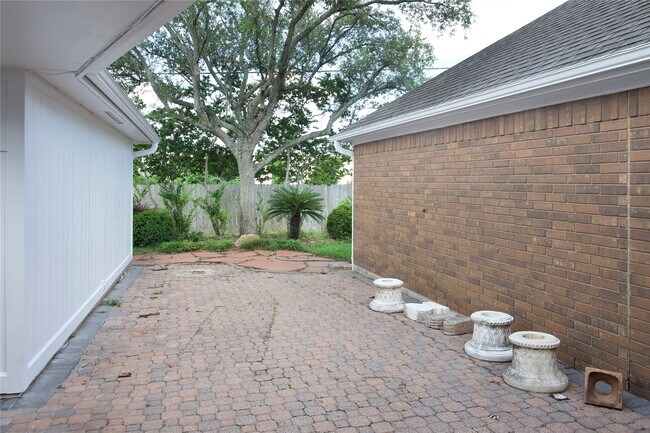 Foto del edificio - 1839 Lakewinds Dr