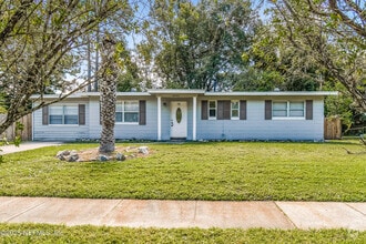 Building Photo - 6430 Lucente Dr