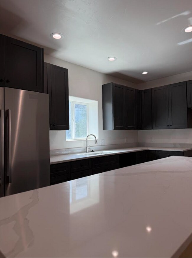 Foto del edificio - 1625 E 8th St