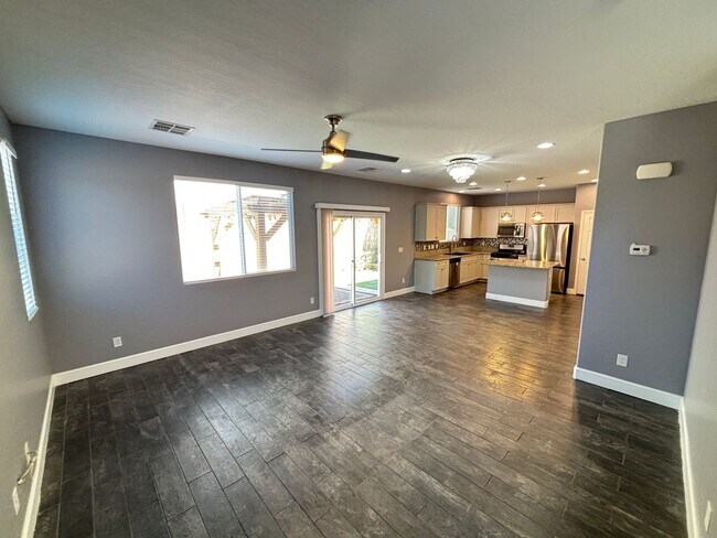Building Photo - Beautiful 4Bed/3Bath/2Car Residence located in Providence
