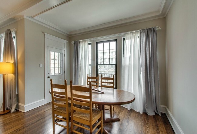 Foto del edificio - 5808 N Kenmore Ave