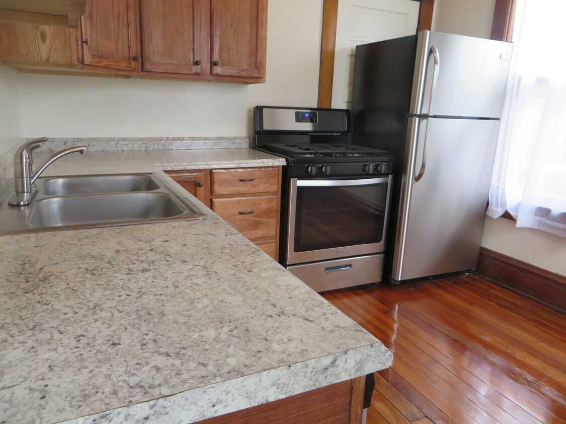 Primary Photo - 1205 Fulton St