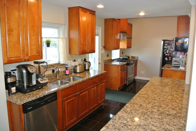Kitchen - 426 Locust Rd