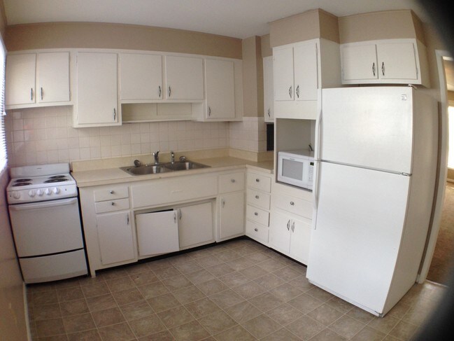 Building Photo - Washington/ Davis Townhomes