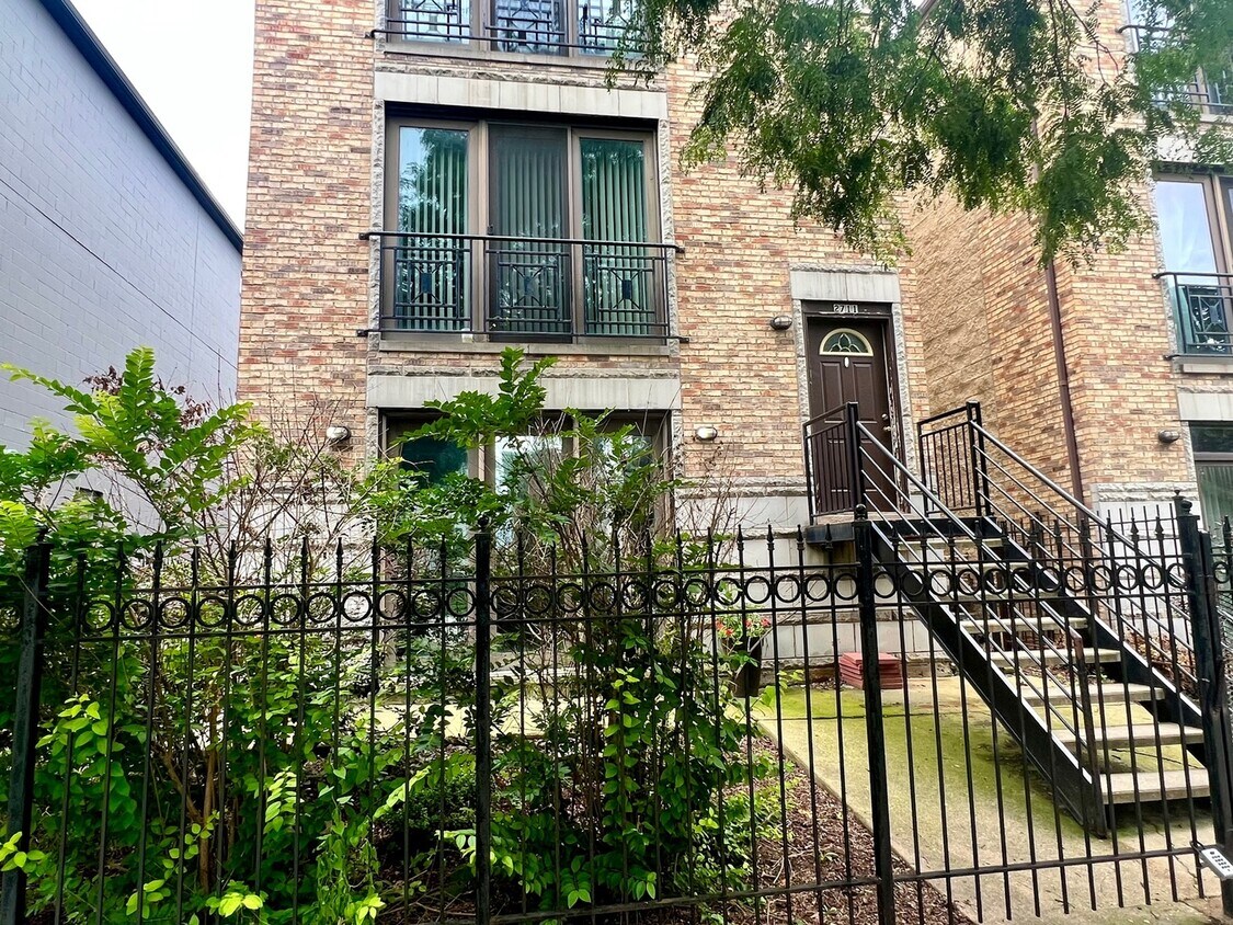 Primary Photo - 2711 W Washington Blvd