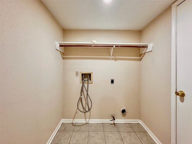 Foto del edificio - 6437 Chatham Island Ln