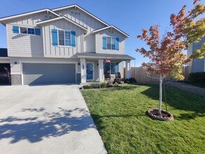 Building Photo - 1690 SW Gabar Ct