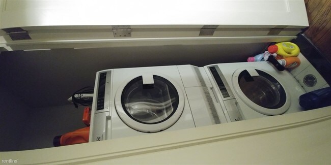 Foto del edificio - 3 br, 1 bath  - 581 Van Buren St