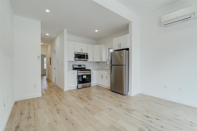 Building Photo - 671 Palisade Ave