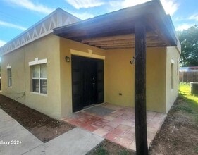 Building Photo - 502 Wise St