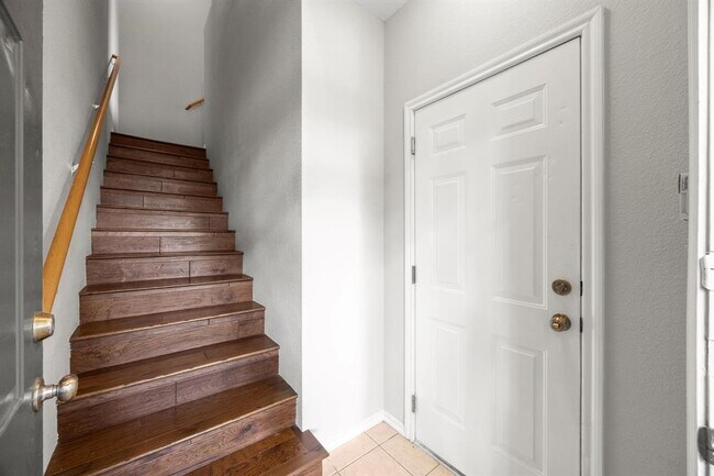 Building Photo - 7501 Shadowridge Run