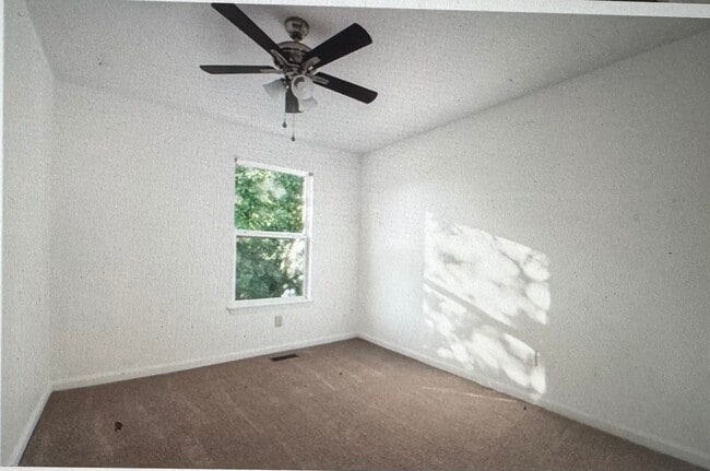 Foto del edificio - 703 Oak Hurst Ct