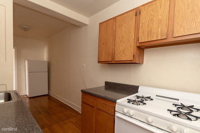 Building Photo - 4848 W Wrightwood Ave