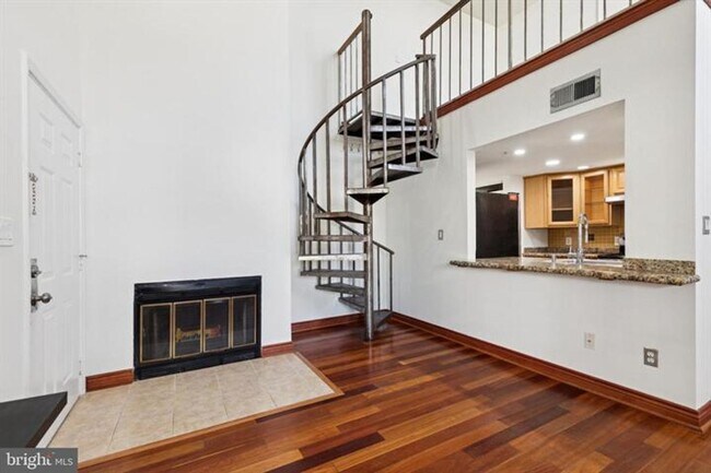 Foto del edificio - Spacious 1 Bedroom 1 Bath Loft Condo